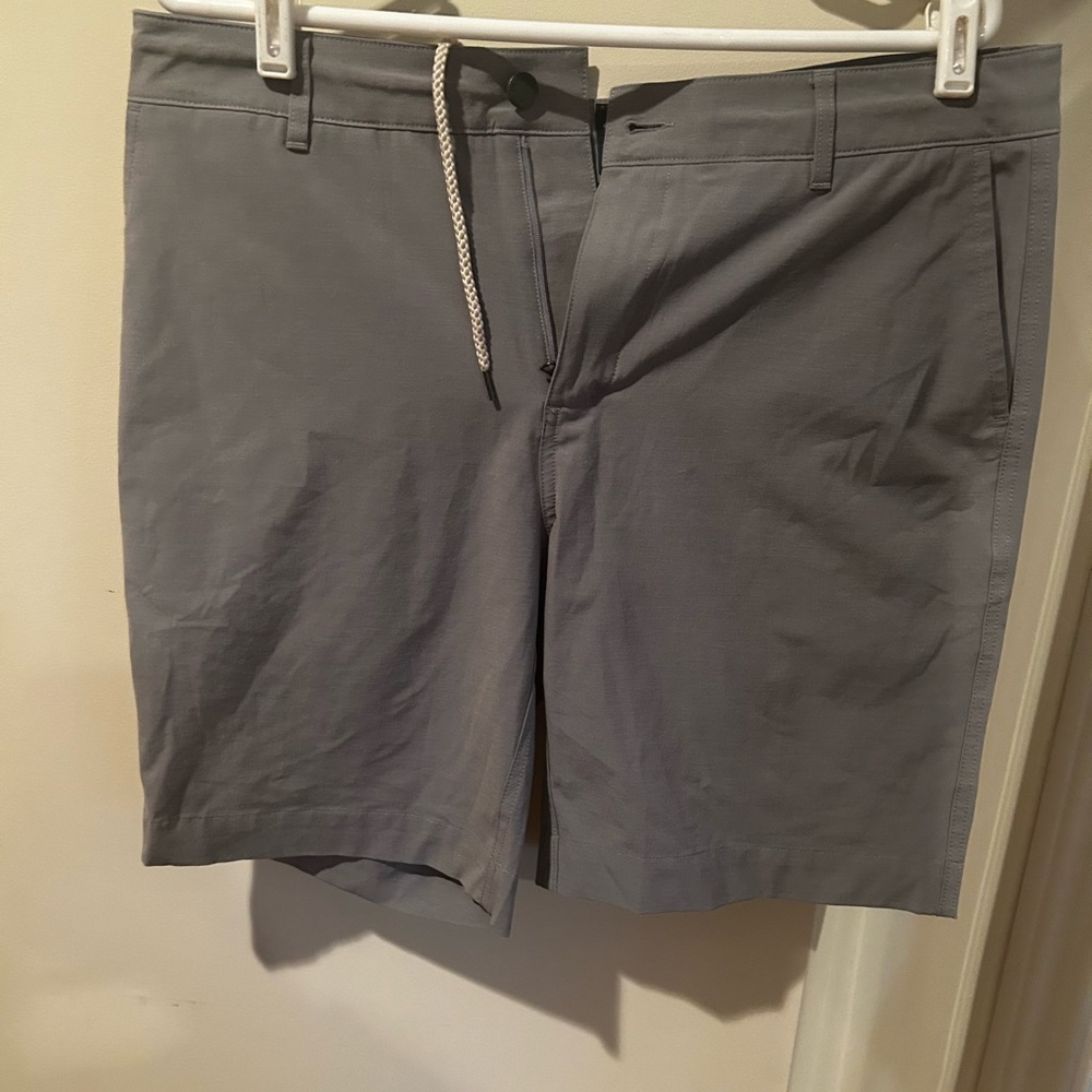 Excellent Condition Faherty All Day Belt Loop Shorts Sz 33 / 7” Inseam